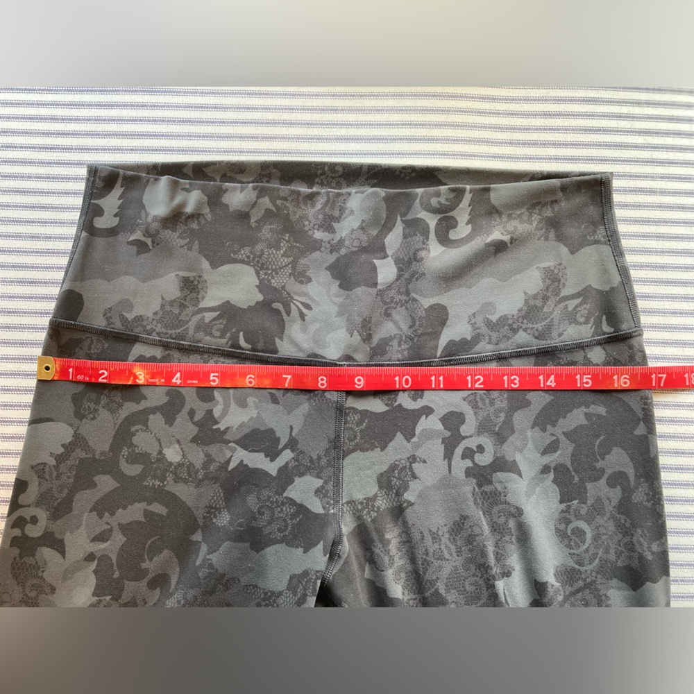 Lululemon Black/Gray Camo Leggings - Picture 6 of 11